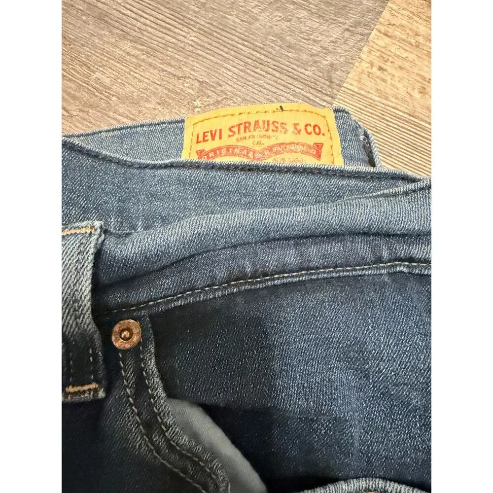 Levi Boyfriend Woman's Jeans Size 31 Preowned - Picture 3 of 4